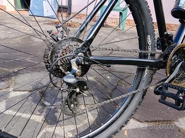 Bicicletta Mountain Bike
