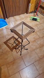 tavolino in legno e vetro. per telefono
