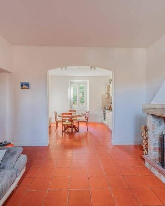 Casa unifamiliare ristrutturata con giardino