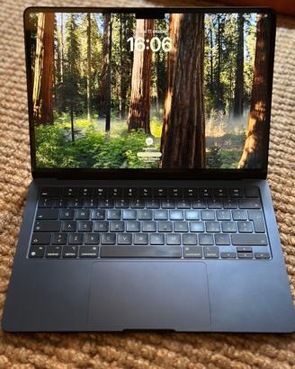 MacBook Air M2 (2022) – 8GB / 256GB – Midnight