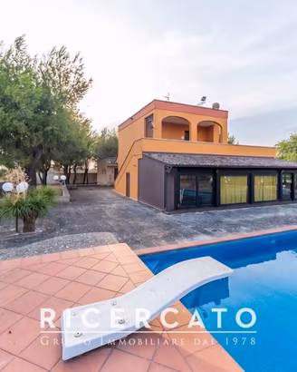 Villa di 600 m² con più di 5 locali a Galatina