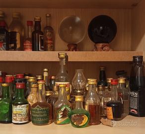 Collezione mini bottigliette di alcolici 