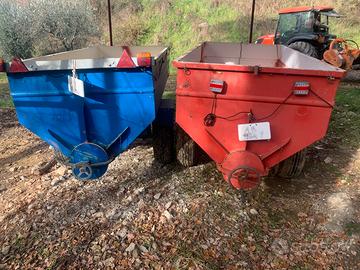 2rimorchi agricoli per uva con tramoggia e coclea