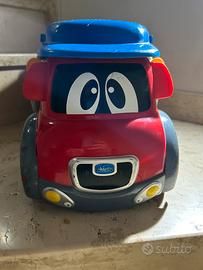 Camion cavalcabile Chicco e porta altre macchine