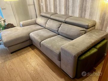 Divano con due pouf seminuovo