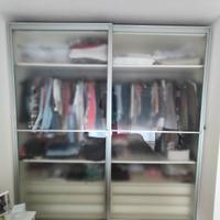 Armadio con ante scorrevoli