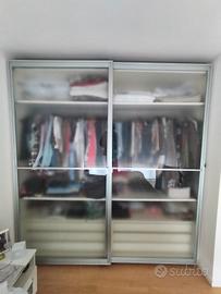 Armadio con ante scorrevoli