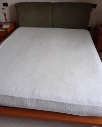 Letto matrimoniale con materasso