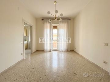 BILOCALE CON DOPPIO BALCONE E POSTO AUTO