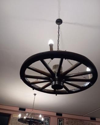 Lampadari con vere ruote di carro