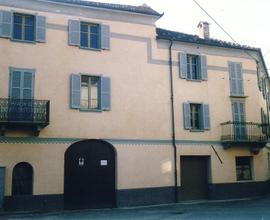 Cortemilia - Caseggiato in pieno centro storico