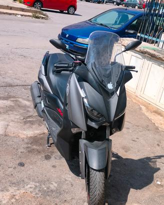 XMAX 300