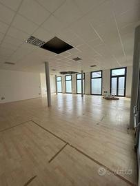 Immobile di 216 m² con 1 locale a Ponte San Nicolò