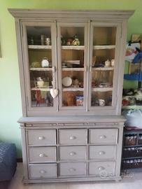 mobile cassettiera con vetrina shabby chic