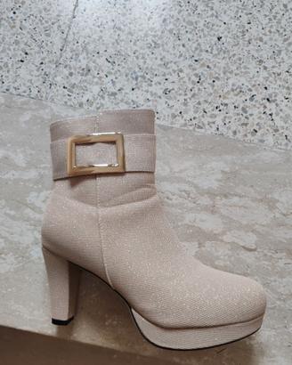 Stivaletti beige con brillanti n42