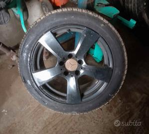 Cerchi e gomme 245/45/17      99 W