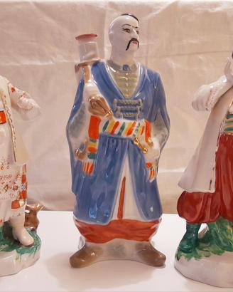 Tre statuette d'epoca in porcellana