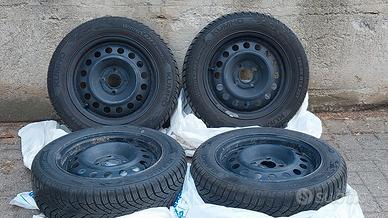 4 Pneumatici Invernali Kumho con cerchi Renault 