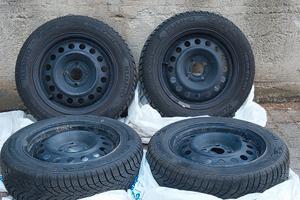 4 Pneumatici Invernali Kumho con cerchi Renault 