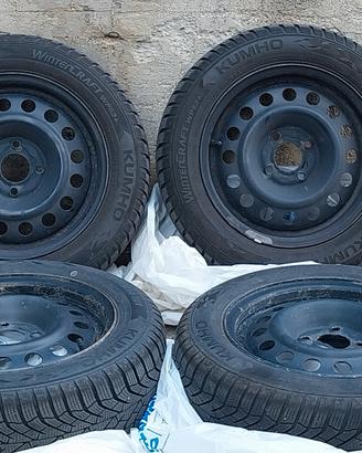 4 Pneumatici Invernali Kumho con cerchi Renault 