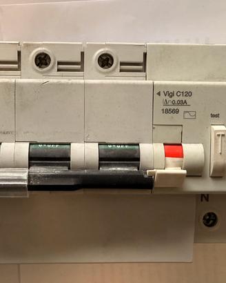 Magnetotermico differenziale 4P C120 Merlin Gerin