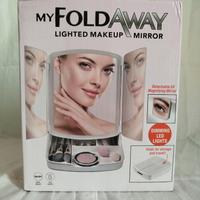 Specchio contenitore con illuminazione