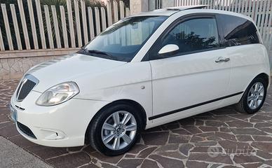 Lancia Ypsilon 1.3 MJT 75 CV Sport MomoDesign