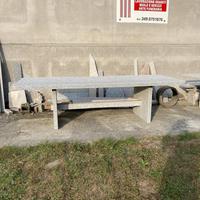 Tavolo grosso in pietra