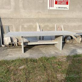 Tavolo grosso in pietra