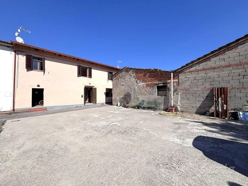 Rustico / Casale di 190 m² con più di 5 locali e b - Vista 2