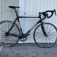 bici da corsa in carbonio