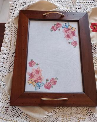 Vassoio grande in legno ricamato a mano 