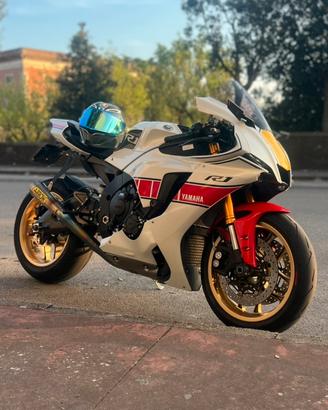Yamaha r1