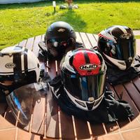 caschi giacche guanti