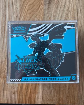 Etb di luce nera scarlatto e violetto( pokemon)