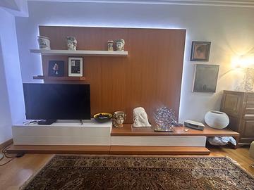 Parete attrezzata in legno