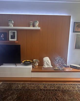 Parete attrezzata in legno