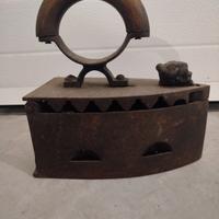 Ferro da stiro antico 