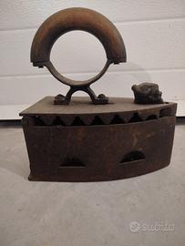 Ferro da stiro antico 