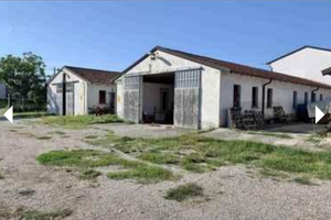 Locale laboratorio attività magazzini logistica