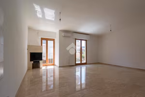 4 LOCALI A CONVERSANO