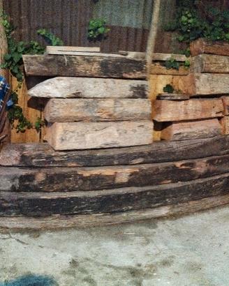 Storiche travi in legno dallo spessore cm 16x25