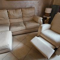 Set in pelle divano + poltrona relax + poggiapiedi