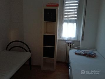 Camera posto letto donna