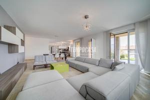 VILLA SINGOLA MODERNA DEL 2016 CON AMPIO GIARDINO