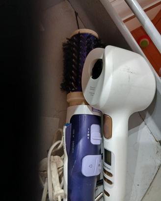 Arricciacapelli automatico e spazzola rotante