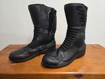 scarpe stivali giacche e pantaloni moto 