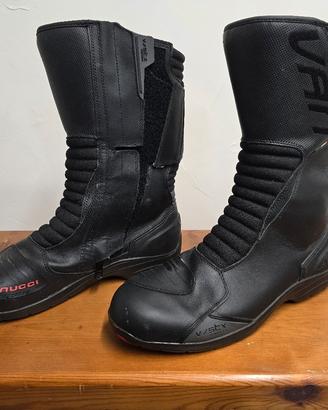 scarpe stivali giacche e pantaloni moto 