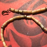 Girocollo vintage corallo chiaro e metallo annu 60