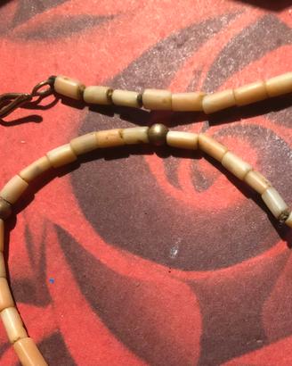 Girocollo vintage corallo chiaro e metallo annu 60